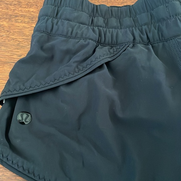 LULULEMON Shanti Surf Black White Reversible Striped Shorts Size 2 - Picture 6 of 8